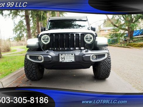 Used 2018 Jeep Wrangler Unlimited Sahara AWD/4WD image 6