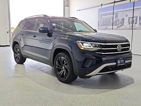 Used 2022 Volkswagen Atlas SE w/ Black Wheel Package AWD/4WD image 4