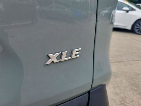 Certified 2021 Toyota RAV4 XLE w/ Convenience Package FWD image 5