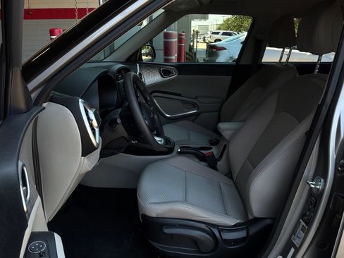 Used 2023 Kia Soul FWD image 10