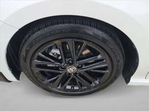 Used 2025 Toyota Camry SE image 9