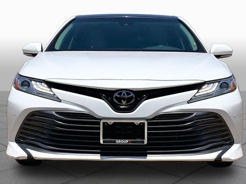 Used 2018 Toyota Camry XLE FWD image 4
