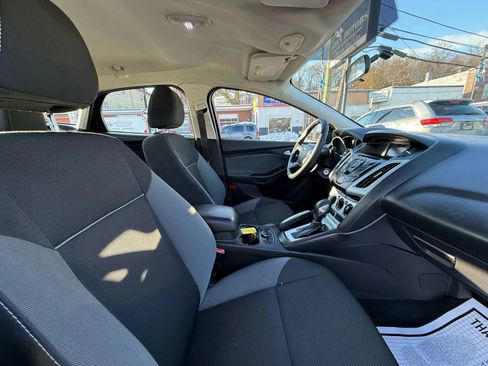 Used 2013 Ford Focus SE w/ SE Winter Pkg image 40