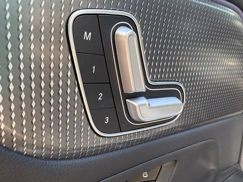 Used 2021 Mercedes-Benz GLB 250 image 10