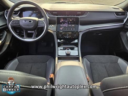 Used 2025 Jeep Grand Cherokee Altitude RWD image 14