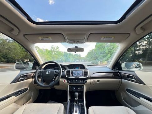 Used 2017 Honda Accord EX image 26