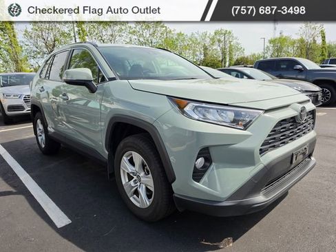 Used 2019 Toyota RAV4 XLE w/ Convenience Package image 3