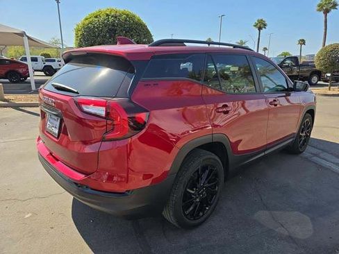 Used 2024 GMC Terrain SLE w/ Driver Convenience Package image 3