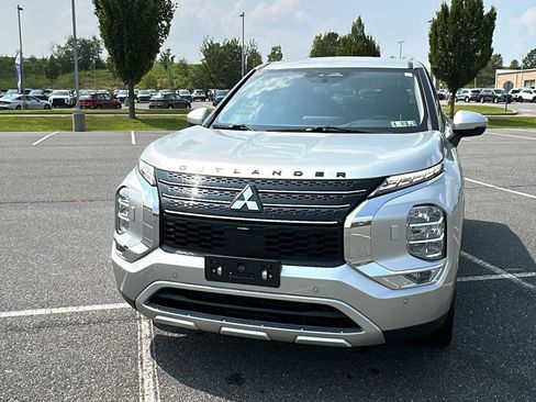Used 2022 Mitsubishi Outlander SE image 16