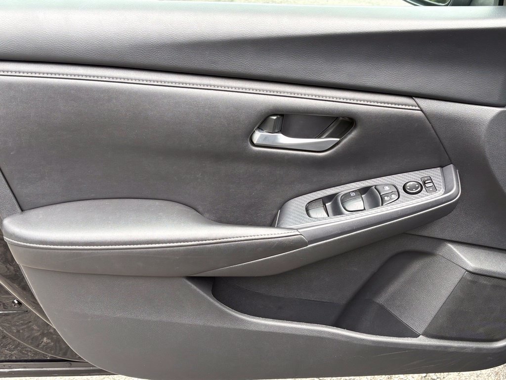 Used 2024 Nissan Sentra SV FWD image 9
