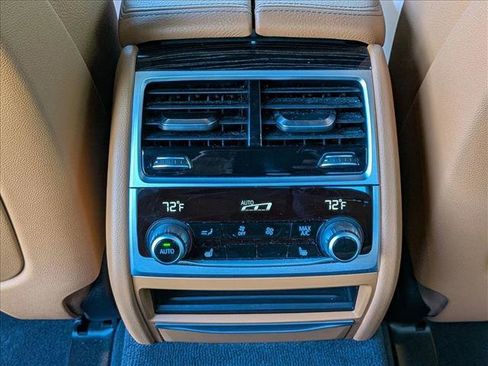 Used 2019 BMW 740i image 18