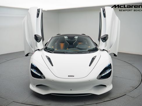 Used 2026 McLaren 750S Spider RWD image 10