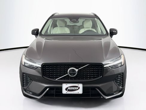 Used 2023 Volvo XC60 B5 Plus AWD/4WD image 7