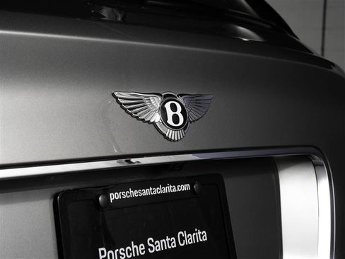 Used 2018 Bentley Bentayga image 32