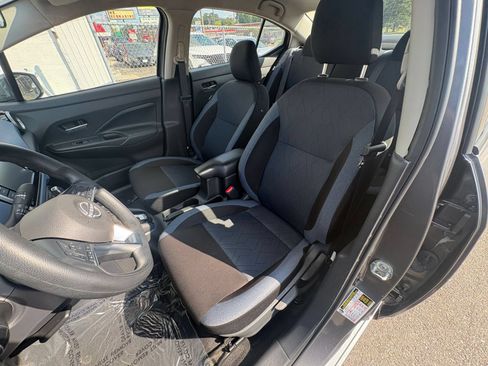 Used 2025 Nissan Versa SV FWD image 34