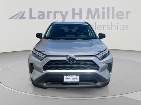 Used 2025 Toyota RAV4 LE AWD/4WD image 8