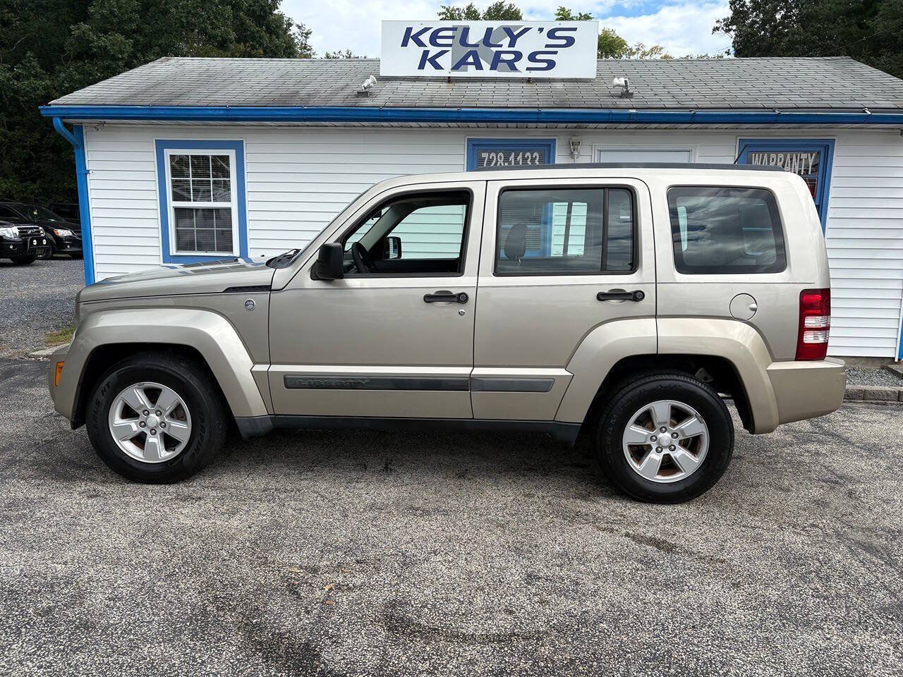 Used 2010 Jeep Liberty Sport AWD/4WD image 3