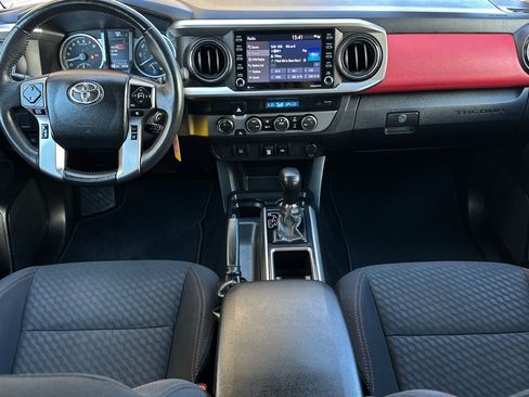 Used 2022 Toyota Tacoma TRD Off-Road image 12