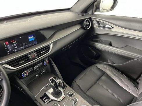Used 2023 Alfa Romeo Stelvio Ti image 39