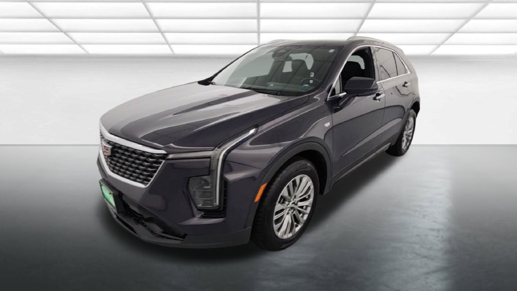Used 2024 Cadillac XT4 Premium Luxury FWD image 2