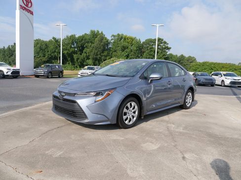Used 2025 Toyota Corolla LE image 8