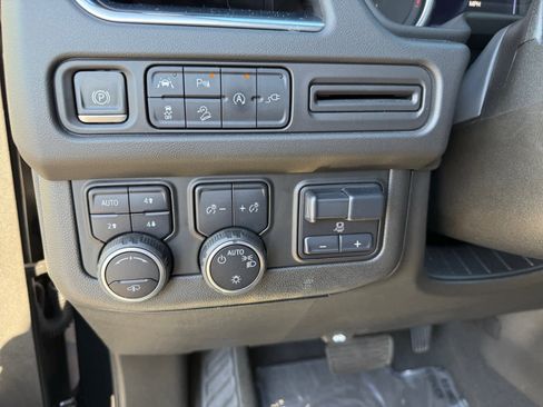 Used 2021 Chevrolet Suburban Z71 w/ Z71 Off-Road Package image 23