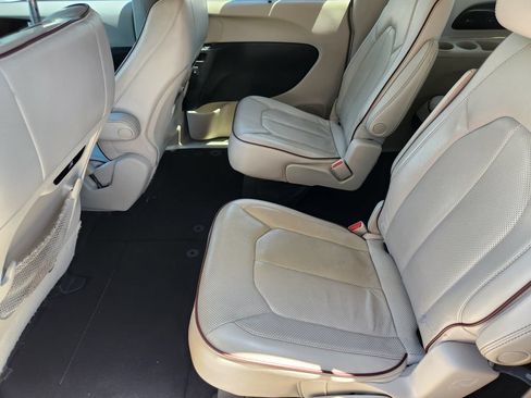 Used 2020 Chrysler Pacifica Limited FWD image 18