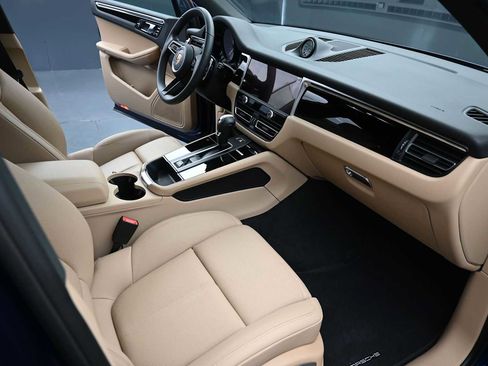 Certified 2026 Porsche Macan AWD/4WD image 20