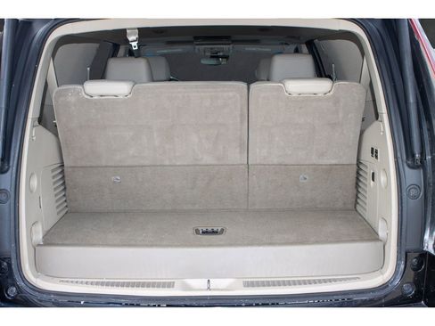 Used 2016 Cadillac Escalade Luxury image 32