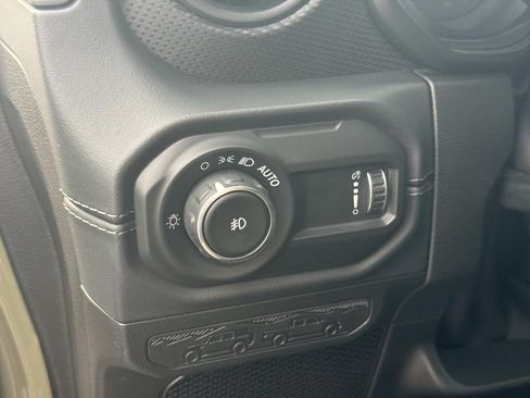 Used 2026 Jeep Wrangler Unlimited Rubicon AWD/4WD image 23