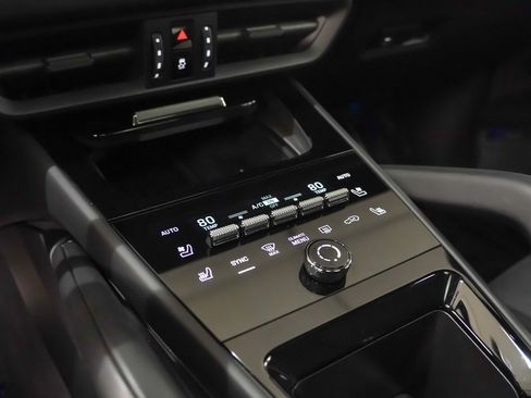 Certified 2025 Porsche Cayenne GTS image 33