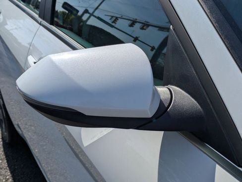 Certified 2025 Hyundai Elantra Limited FWD image 12