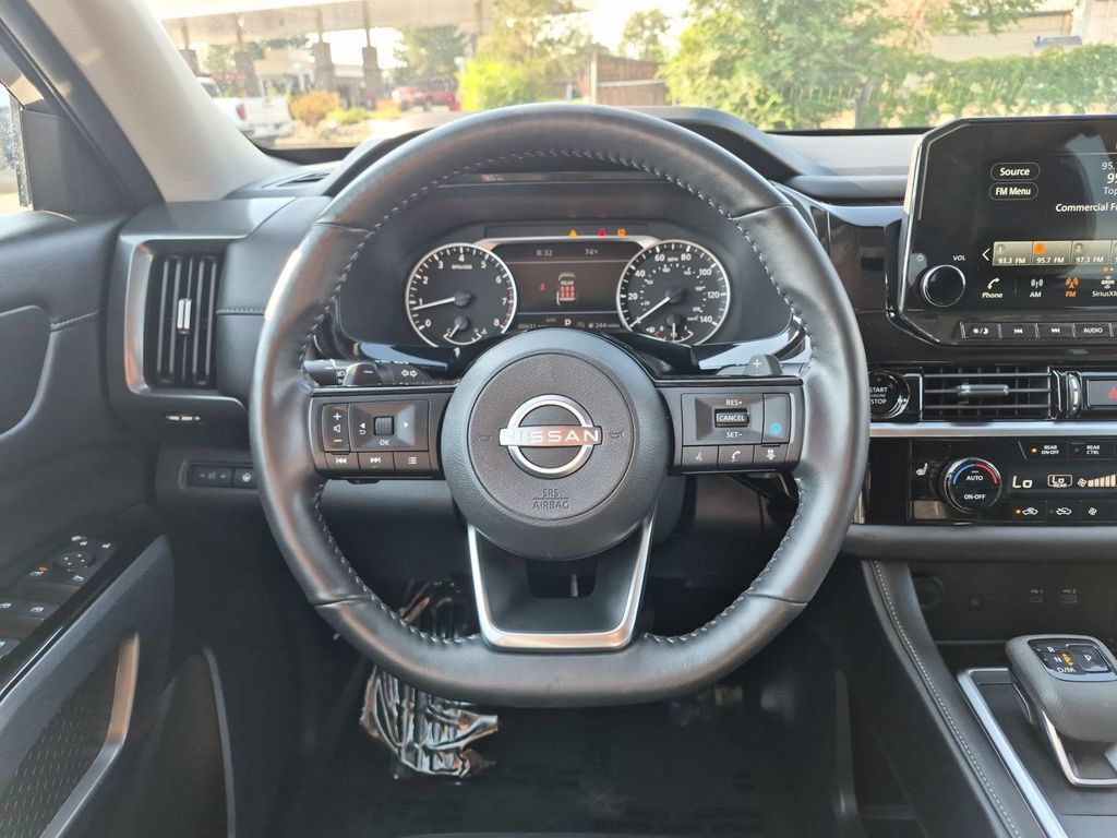 Used 2025 Nissan Pathfinder SL AWD/4WD image 17