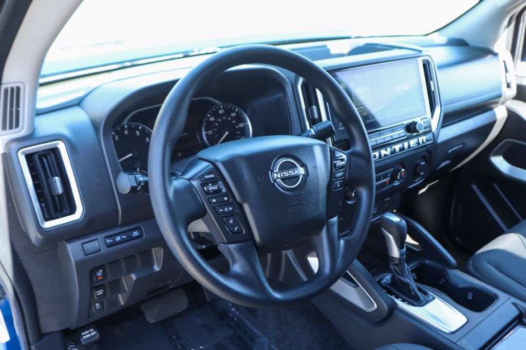 Used 2025 Nissan Frontier SV RWD image 18