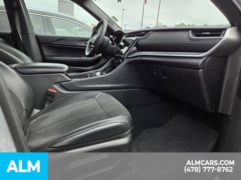 Used 2025 Jeep Grand Cherokee Altitude AWD/4WD image 15