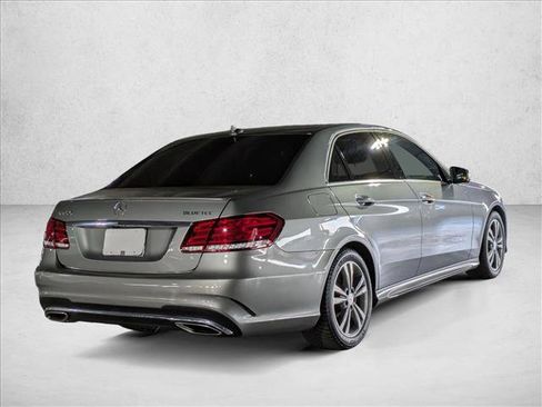 Used 2014 Mercedes-Benz E 250 BlueTEC Sedan image 5