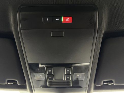 Used 2023 Volkswagen Atlas Cross Sport SE w/ Black Wheel Package image 31