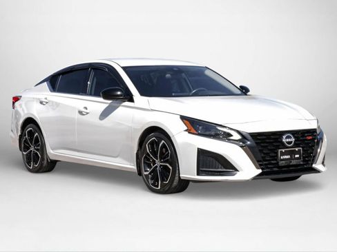 Used 2023 Nissan Altima 2.5 SR image 4
