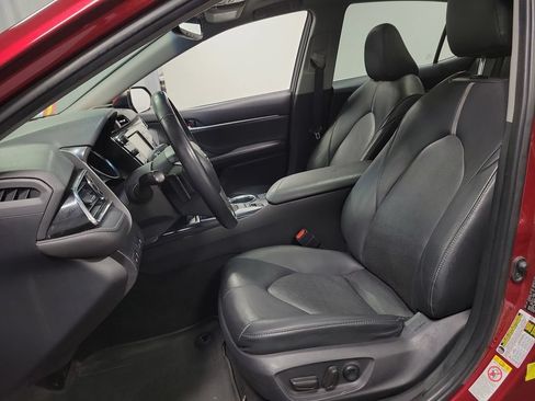 Used 2018 Toyota Camry XSE FWD image 13