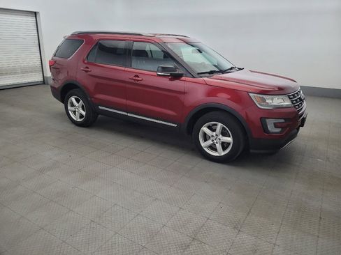 Used 2016 Ford Explorer XLT w/ Equipment Group 202A AWD/4WD image 11