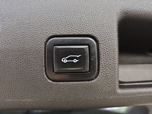 Used 2022 Chevrolet Equinox Premier AWD/4WD image 13