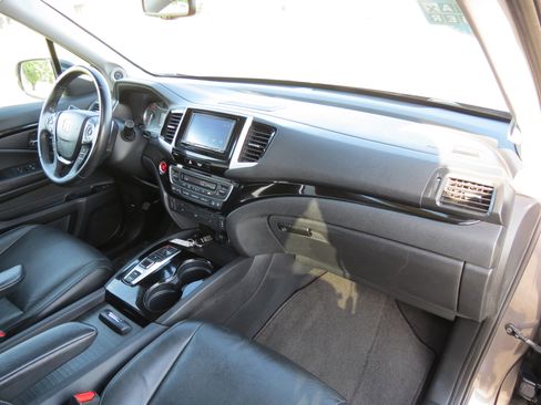Used 2016 Honda Pilot Touring image 36