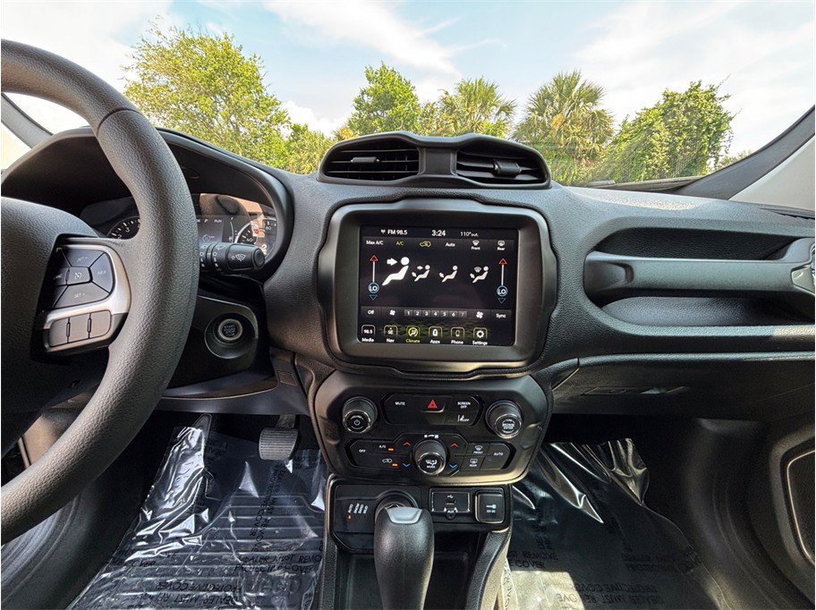 Used 2023 Jeep Renegade Latitude AWD/4WD image 11