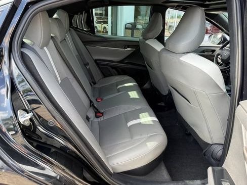 Used 2025 Toyota Camry SE w/ Convenience Package FWD image 18
