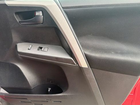 Used 2017 Toyota RAV4 LE FWD image 20