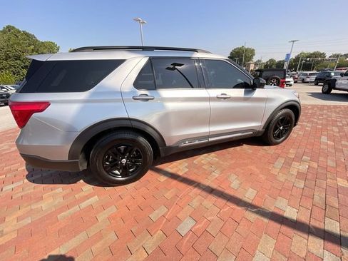 Used 2023 Ford Explorer XLT RWD image 36