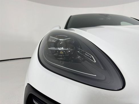 Certified 2023 Porsche Macan Turbo AWD/4WD image 30