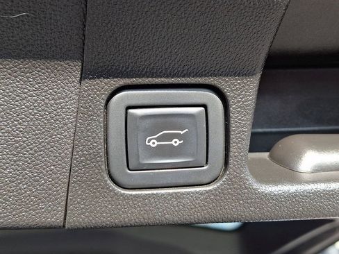 Used 2020 GMC Acadia SLT w/ Premium Package image 32