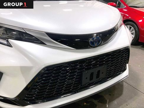 Used 2023 Toyota Sienna XSE image 29