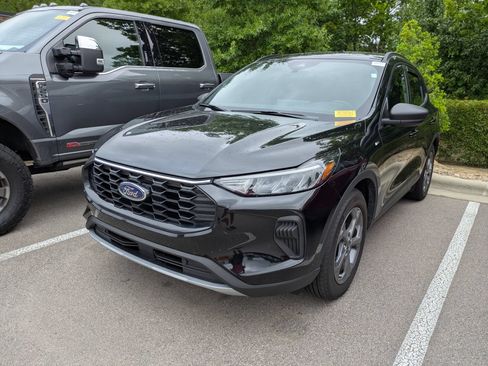 Used 2025 Ford Escape ST-Line w/ Tech Pack #1 FWD image 3